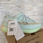 Кроссовки женские Yeezy Boost Adidas Артикул LUX-14881. Вид 1