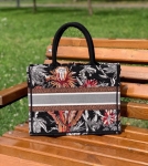 Сумка женская SMALL DIOR BOOK TOTE Christian Dior Артикул LUX-33170. Вид 2