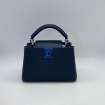 Сумка женская  CAPUCINES  Louis Vuitton Артикул LUX-33957. Вид 1