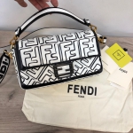 Сумка женская BAGUETTE Fendi Артикул LUX-34984. Вид 1