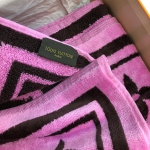 Полотенце в жестяной упаковке Louis Vuitton Артикул LUX-35808. Вид 2