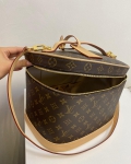 Бьюти-кейс NICE Louis Vuitton Артикул LUX-36561. Вид 1