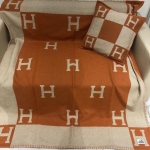  Комплект плед с подушкои Hermes Артикул LUX-38741. Вид 1