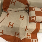  Комплект плед с подушкои Hermes Артикул LUX-38741. Вид 2