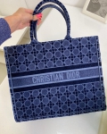 Сумка женская  Book Tote Toile de Jouy  Christian Dior Артикул LUX-39196. Вид 2