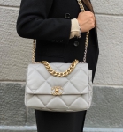  Сумка-конверт Chanel 19 30 см Chanel Артикул LUX-39652. Вид 2