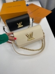 Сумка женская Twist West Louis Vuitton Артикул LUX-103335. Вид 1