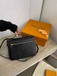 Сумка женская Pochette Louis Vuitton Артикул LUX-82509. Вид 2