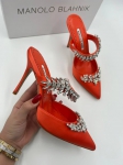 Атласные мюли Lurum с украшением в виде кристаллов Manolo Blahnik Артикул LUX-82530. Вид 4