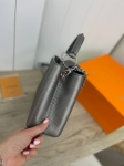 Сумка женская CAPUCINES Louis Vuitton Артикул LUX-83374. Вид 3