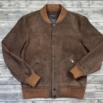 Бомбер из натуральной замши Kiton Артикул LUX-89458. Вид 1