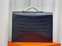 Портфель из премиальной натуральной кожи крокодила  Hermes Артикул LUX-94353. Вид 2