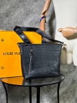 Мессенджер  из натуральной кожи крокодила Louis Vuitton Артикул LUX-97727. Вид 1