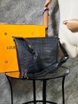 Мессенджер  из натуральной кожи крокодила Louis Vuitton Артикул LUX-97727. Вид 4