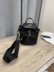 Сумка-слинг Prada Артикул LUX-98293. Вид 1