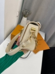Сумка женская Twist West Louis Vuitton Артикул LUX-103335. Вид 2