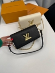 Сумка женская Twist West Louis Vuitton Артикул LUX-103334. Вид 1