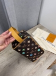 Косметичка Louis Vuitton Артикул LUX-104422. Вид 3