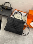 Сумка женская  Kelly, 25 cm, PHW MATTE NILOTICUS Hermes Артикул LUX-106610. Вид 3