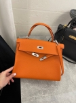 Сумка женская Kelly, 32 PHW Hermes Артикул LUX-107206. Вид 1