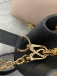Сумка женская Capucines Louis Vuitton Артикул LUX-107220. Вид 4