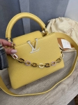Сумка женская Capucines Louis Vuitton Артикул LUX-107215. Вид 3