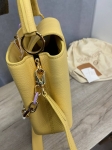 Сумка женская Capucines Louis Vuitton Артикул LUX-107215. Вид 4