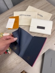 Обложка на паспорт  Louis Vuitton Артикул LUX-107868. Вид 3