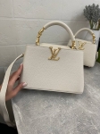 Сумка женская Capucines, 27 см Louis Vuitton Артикул LUX-108800. Вид 2