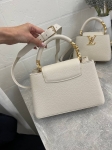 Сумка женская Capucines, 27 см Louis Vuitton Артикул LUX-108800. Вид 4