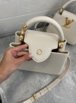 Сумка женская Capucines, 27 см Louis Vuitton Артикул LUX-108800. Вид 6
