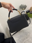 Сумка женская Capucines, 27 см Louis Vuitton Артикул LUX-108798. Вид 4