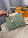 Сумка женская Capucines Louis Vuitton Артикул LUX-109044. Вид 2