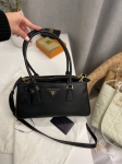 Сумка женская Prada Артикул LUX-114823. Вид 1