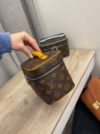 Несессер  Nice mini из вощеной канвы Monogram Macassar Louis Vuitton Артикул LUX-114840. Вид 2