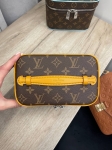 Несессер  Nice mini из вощеной канвы Monogram Macassar Louis Vuitton Артикул LUX-114840. Вид 6