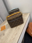 Несессер  Nice mini из вощеной канвы Monogram Macassar Louis Vuitton Артикул LUX-114840. Вид 8
