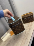 Несессер  Nice mini из вощеной канвы Monogram Macassar Louis Vuitton Артикул LUX-114838. Вид 3