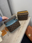 Несессер  Nice mini из вощеной канвы Monogram Macassar Louis Vuitton Артикул LUX-114838. Вид 6