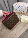 Несессер  Nice mini из вощеной канвы Monogram Macassar Louis Vuitton Артикул LUX-114839. Вид 3