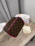 Несессер  Nice mini из вощеной канвы Monogram Macassar Louis Vuitton Артикул LUX-114839. Вид 4