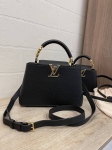 Сумка женская Capucines, 27 см Louis Vuitton Артикул LUX-115799. Вид 1