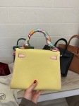 Сумка женская Kelly 25, Togo, GHW Hermes Артикул LUX-115748. Вид 3