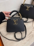 Сумка женская Capucines, 21 см Louis Vuitton Артикул LUX-115798. Вид 2