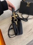 Сумка женская Capucines, 21 см Louis Vuitton Артикул LUX-115798. Вид 4