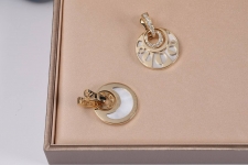 Серьги  Intarsio — это пара украшений из розового золота, перламутра и бриллиантов  Bvlgari Артикул LUX-116347. Вид 5