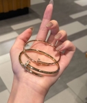 Браслет Juste un Clou 18 карат, 14 бриллиантов классической огранки  Cartier Артикул LUX-116581. Вид 3