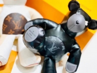 Игрушка Louis Vuitton Артикул LUX-116833. Вид 2