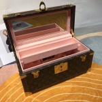 Сундук для ванных принадлежностей Louis Vuitton Артикул LUX-117920. Вид 3