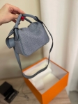 Сумка женская Lindy PHW, 20 см Hermes Артикул LUX-118586. Вид 3